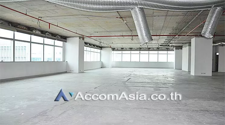10  Office Space For Rent in Silom ,Bangkok BTS Surasak at Vorawat Building AA12861